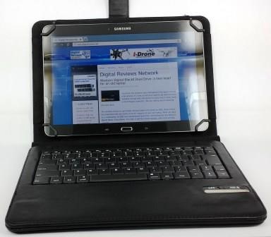 On the Case: Kit Universal Bluetooth Keyboard Case for 9-10 inch Tablets