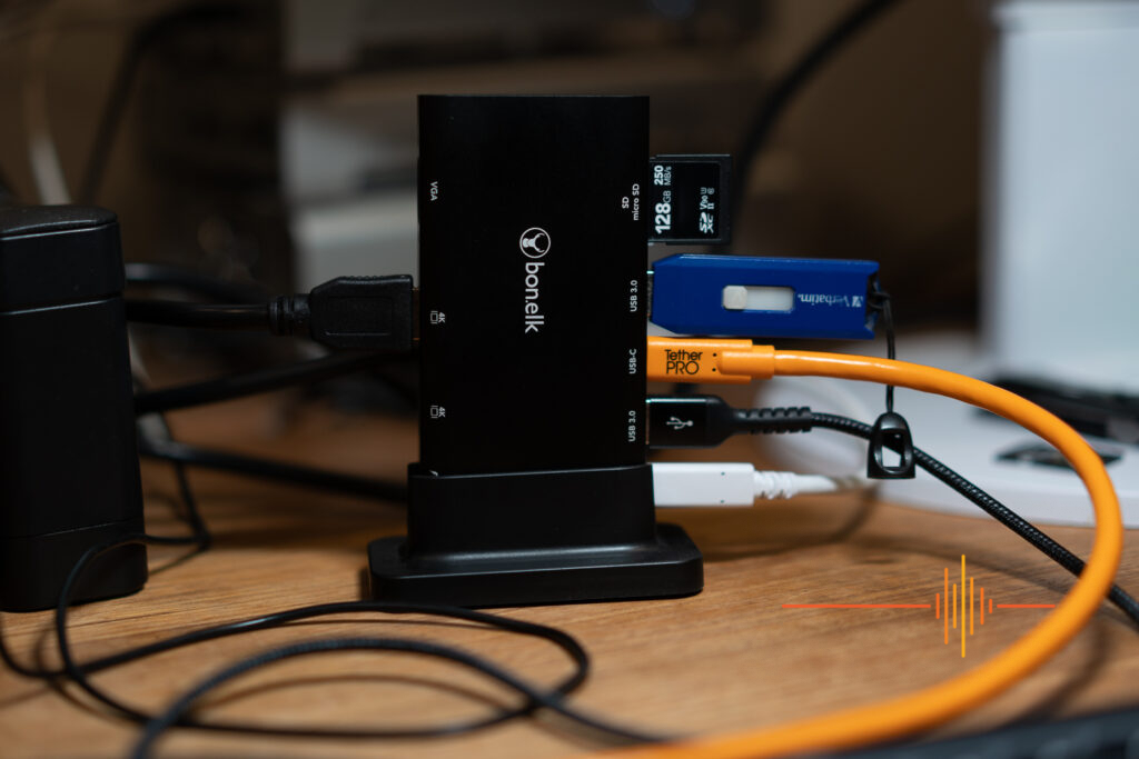 Using a tether tools cable with a USB hub