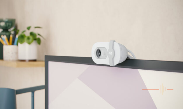 Be more engaging with the Logitech Brio 100 Full HD Webcam